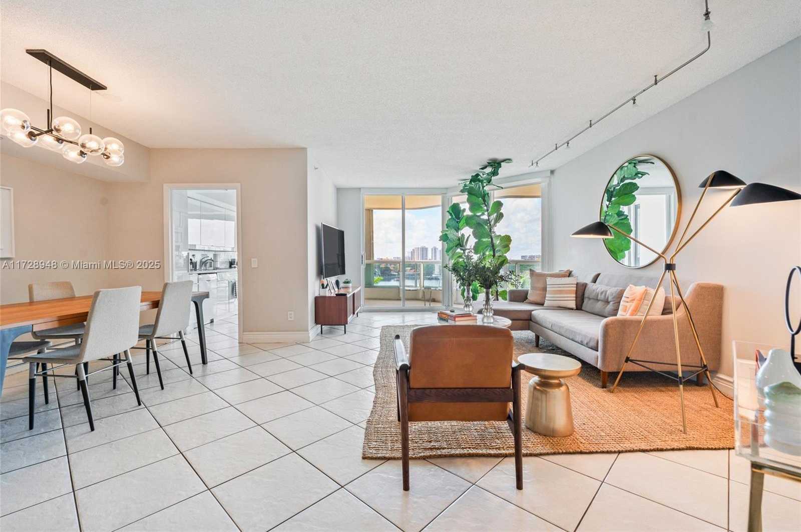 Small Image of 21205 YACHT CLUB DR #805, Aventura Number 4
