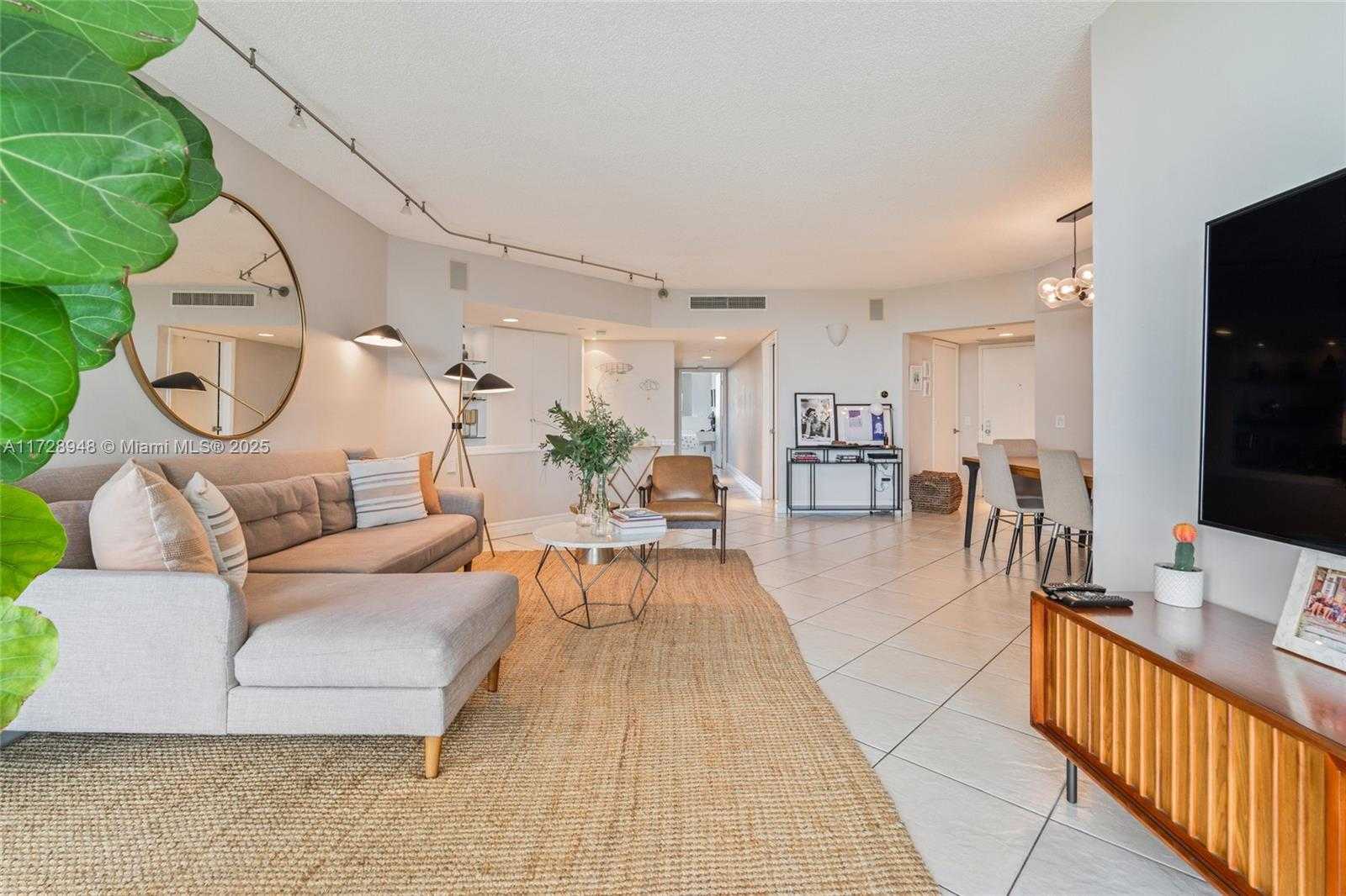 Small Image of 21205 YACHT CLUB DR #805, Aventura Number 6