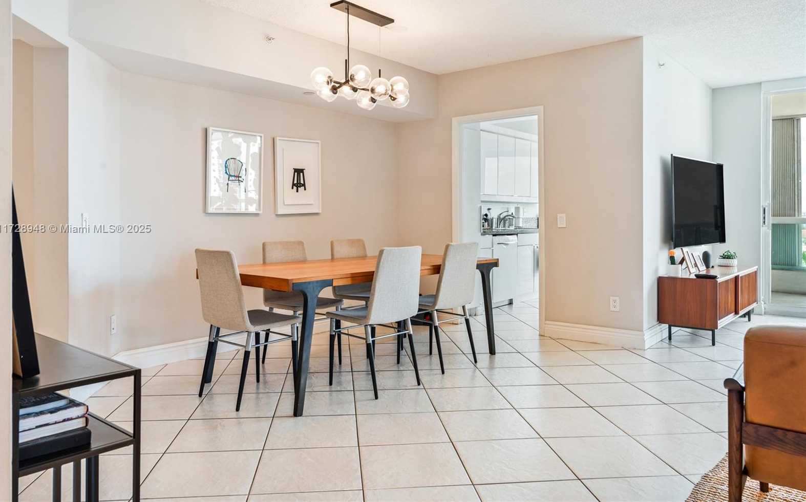 Small Image of 21205 YACHT CLUB DR #805, Aventura Number 7