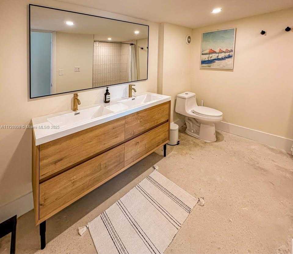 Small Image of 7928 WEST DR #510, North Bay Village Number 6
