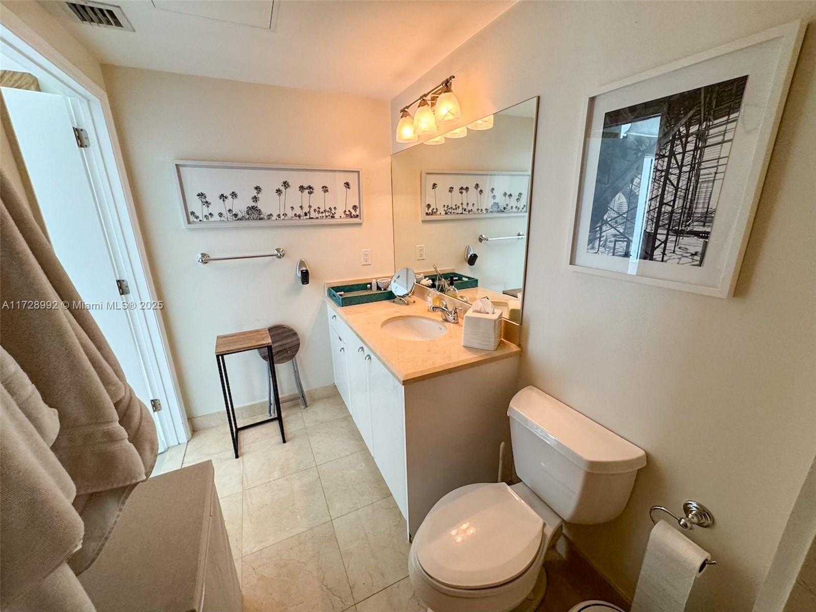 Small Image of 19400 TURNBERRY WAY #412, Aventura Number 11