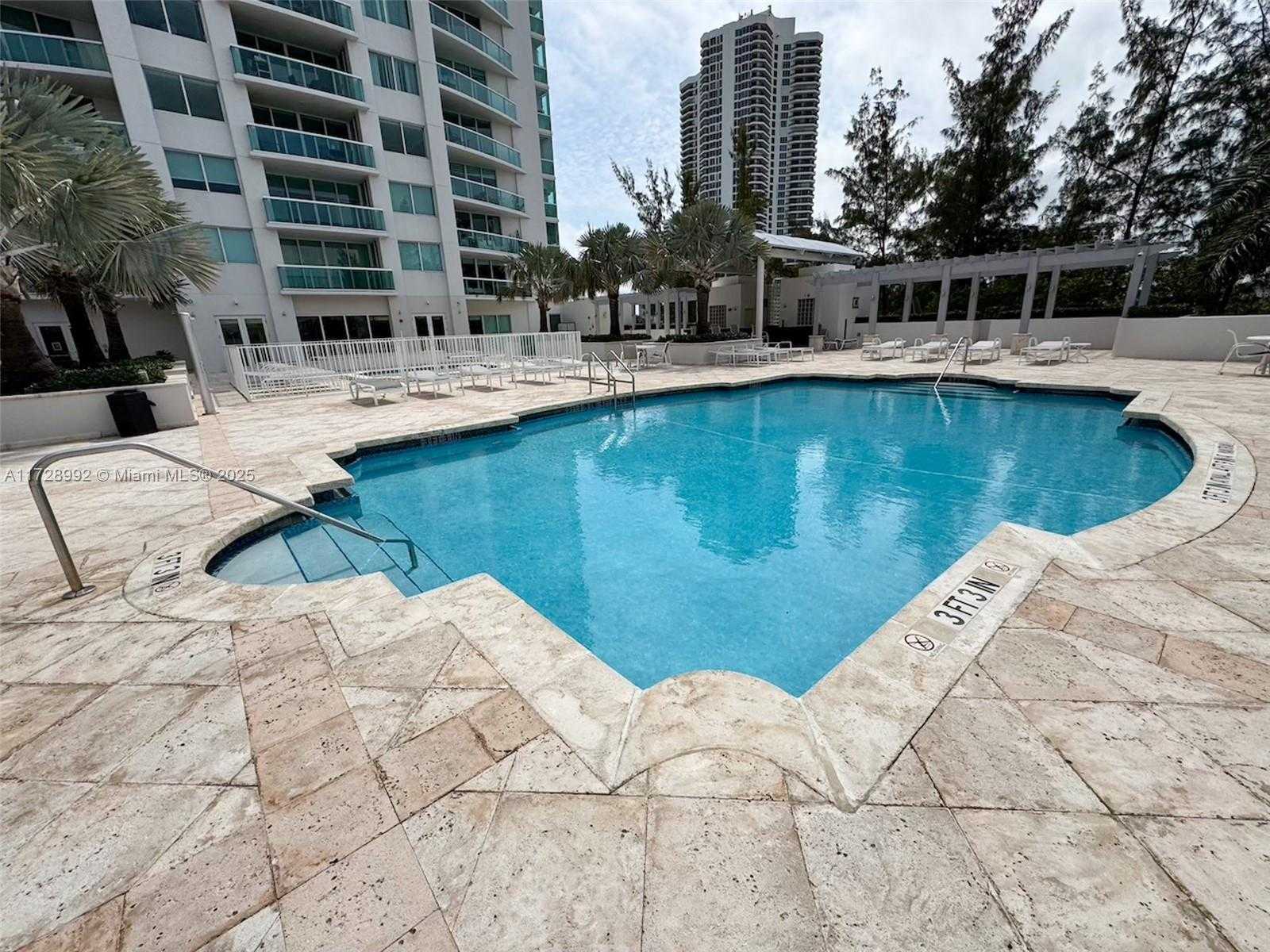 Small Image of 19400 TURNBERRY WAY #412, Aventura Number 16