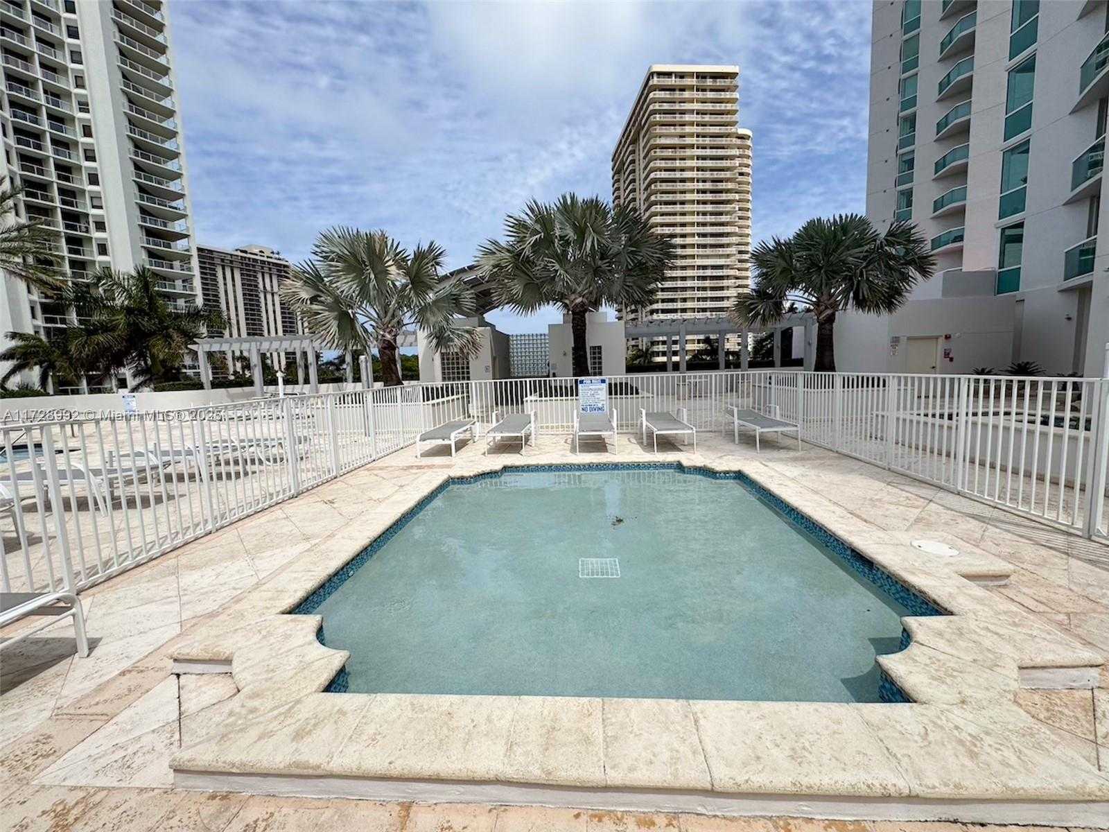 Small Image of 19400 TURNBERRY WAY #412, Aventura Number 17