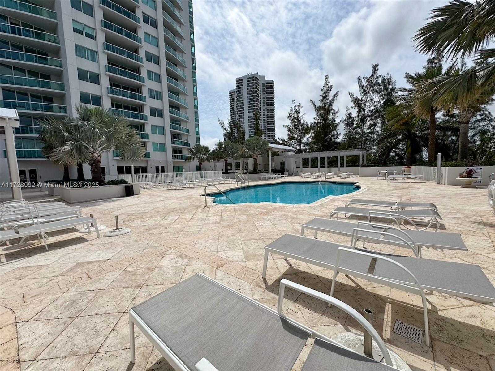 Small Image of 19400 TURNBERRY WAY #412, Aventura Number 18