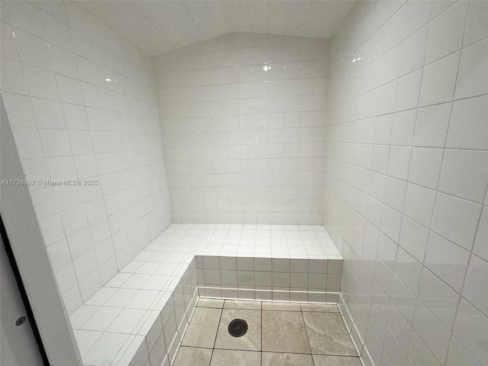 Small Image of 19400 TURNBERRY WAY #412, Aventura Number 22