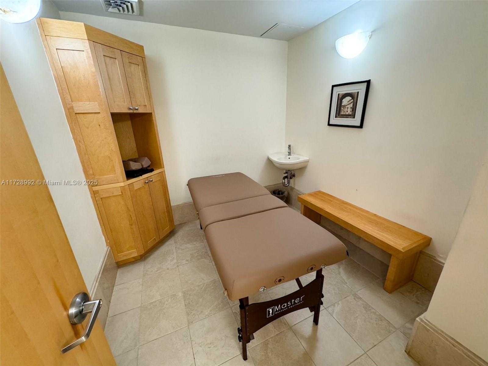 Small Image of 19400 TURNBERRY WAY #412, Aventura Number 25