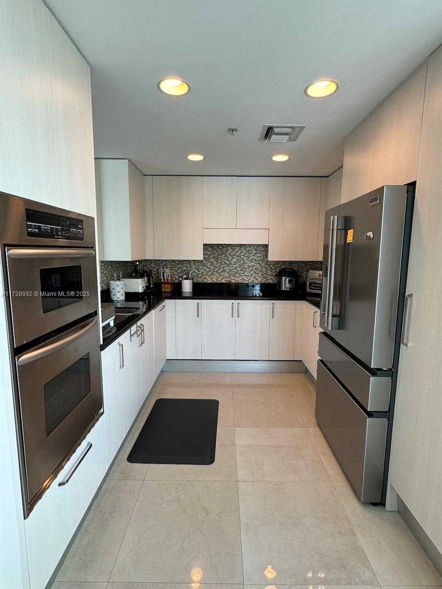 Small Image of 19400 TURNBERRY WAY #412, Aventura Number 5