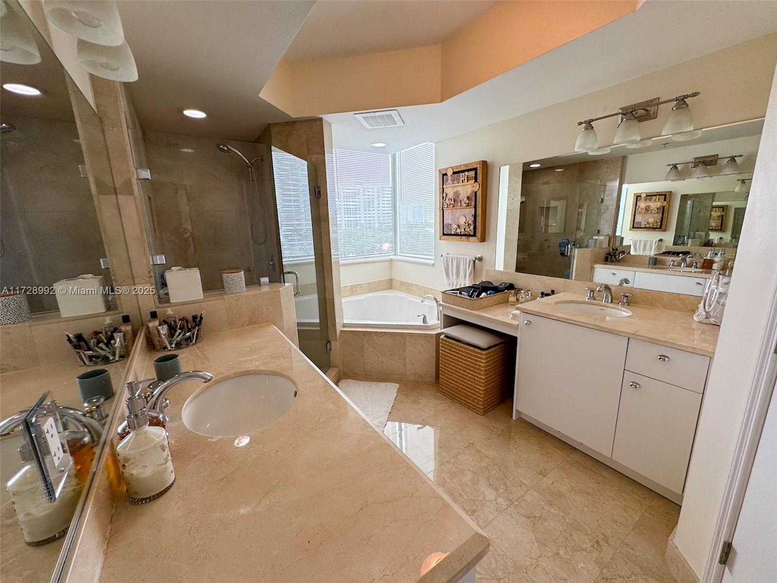 Small Image of 19400 TURNBERRY WAY #412, Aventura Number 8