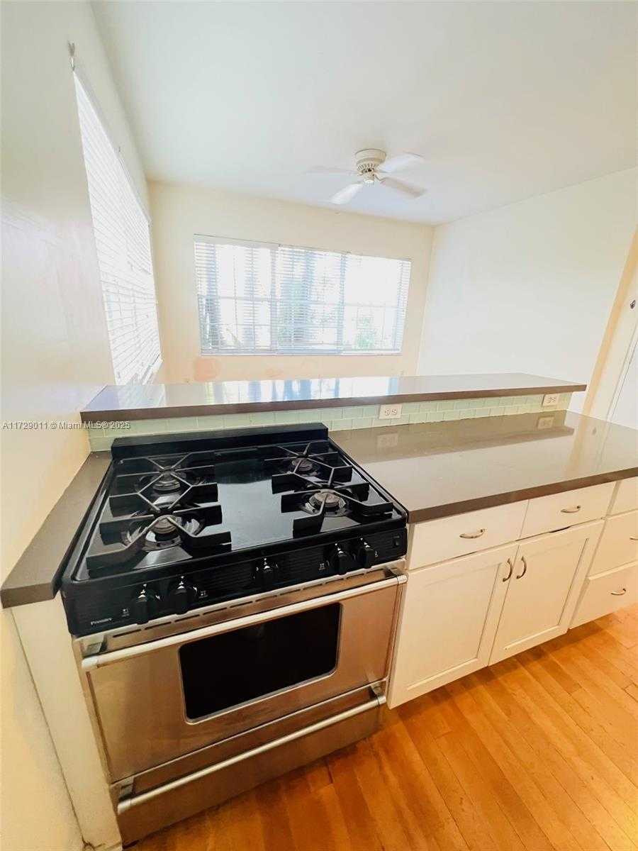 Small Image of 1523 WEST AVE #101, Miami Beach Number 2
