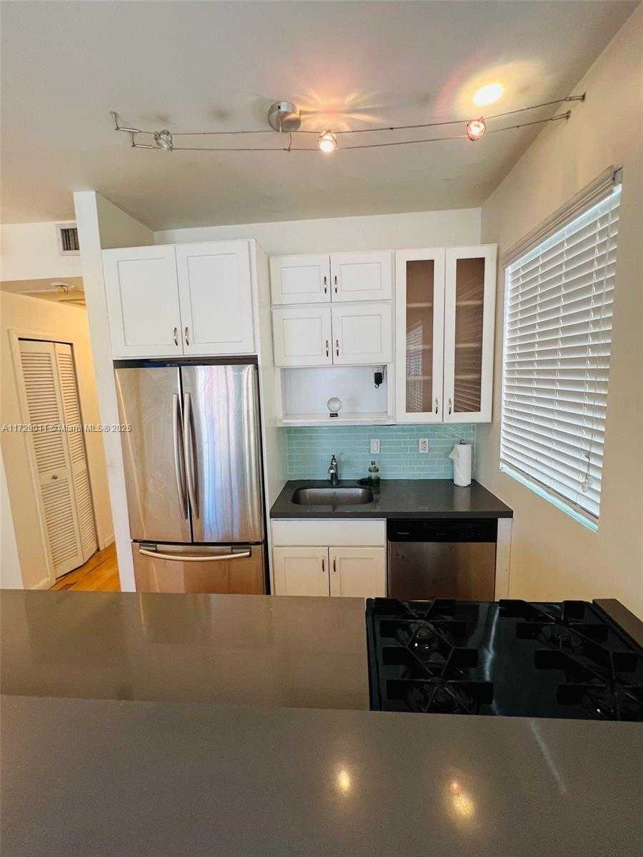 Small Image of 1523 WEST AVE #101, Miami Beach Number 6