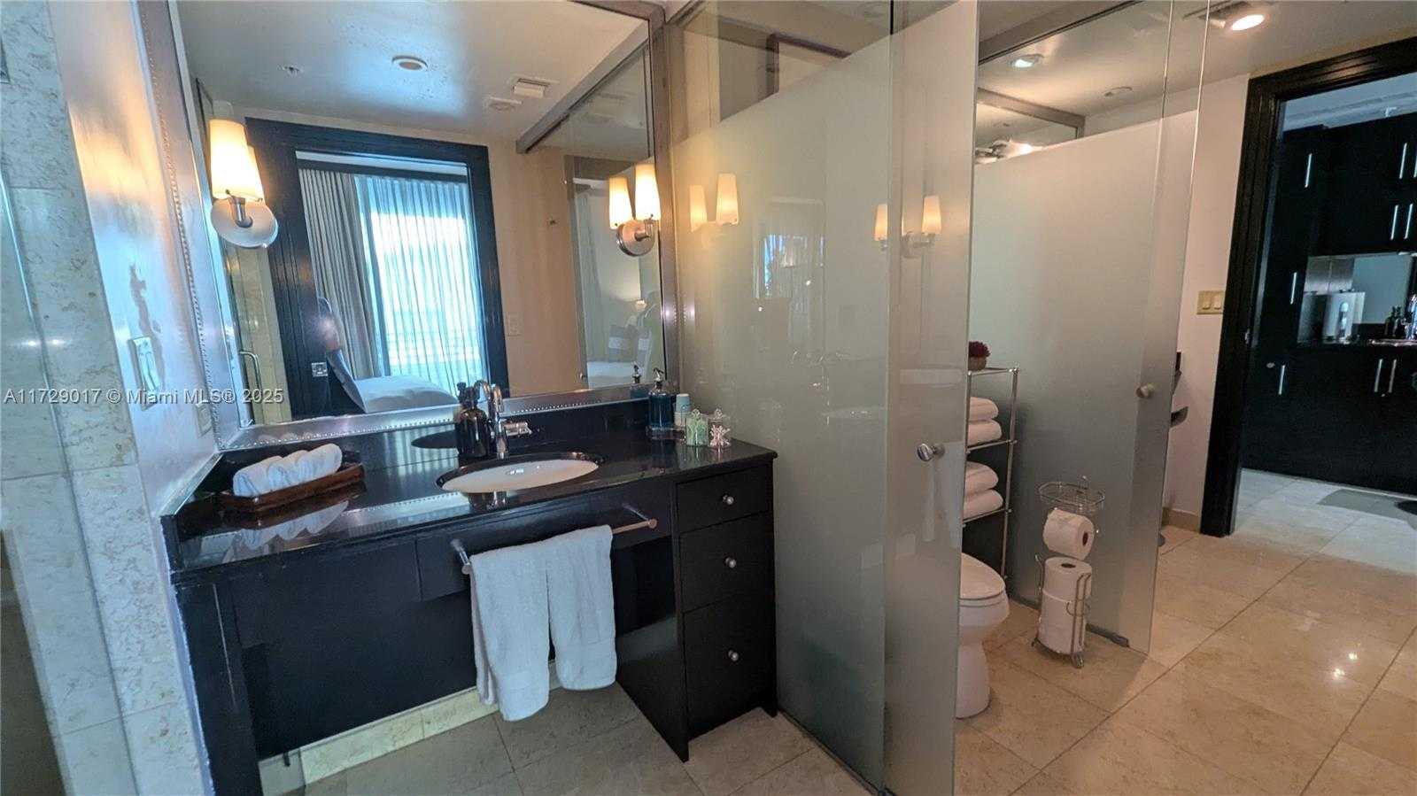 Small Image of 1437 Collins Ave, Miami Beach, FL 33139, USA Number 10
