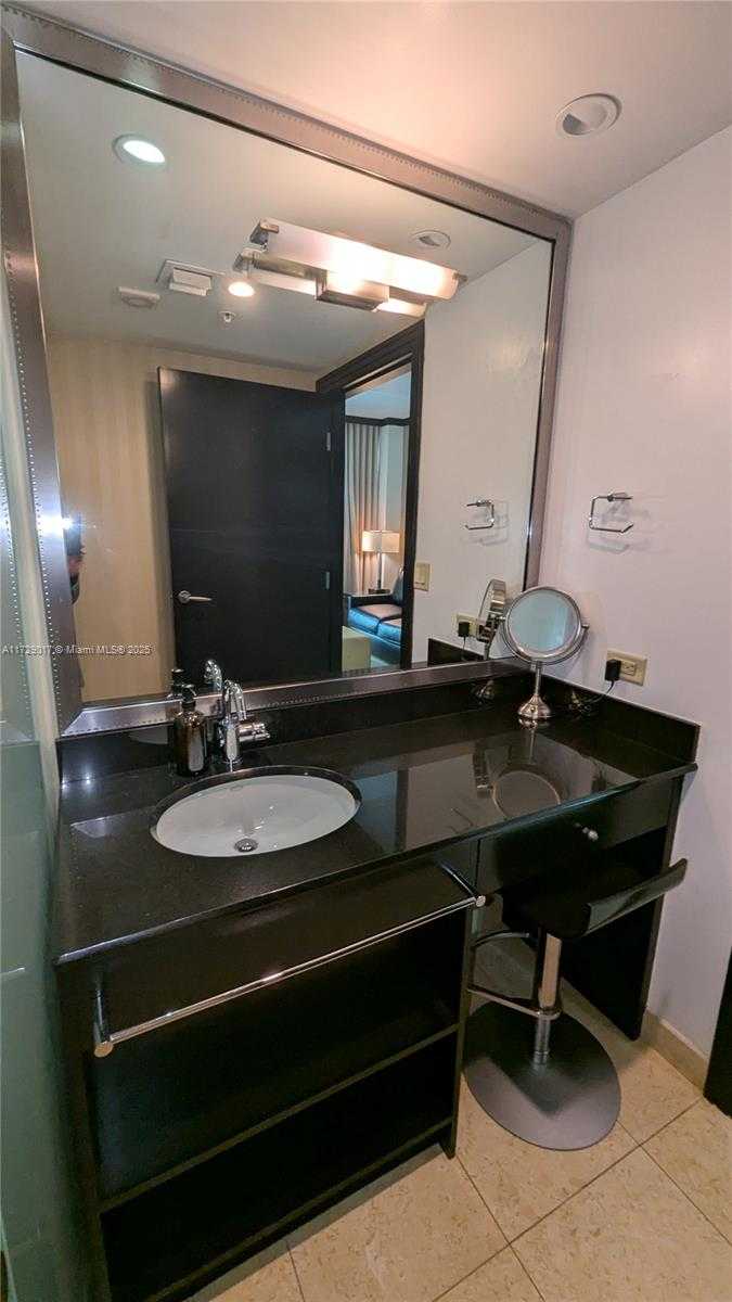 Small Image of 1437 Collins Ave, Miami Beach, FL 33139, USA Number 12