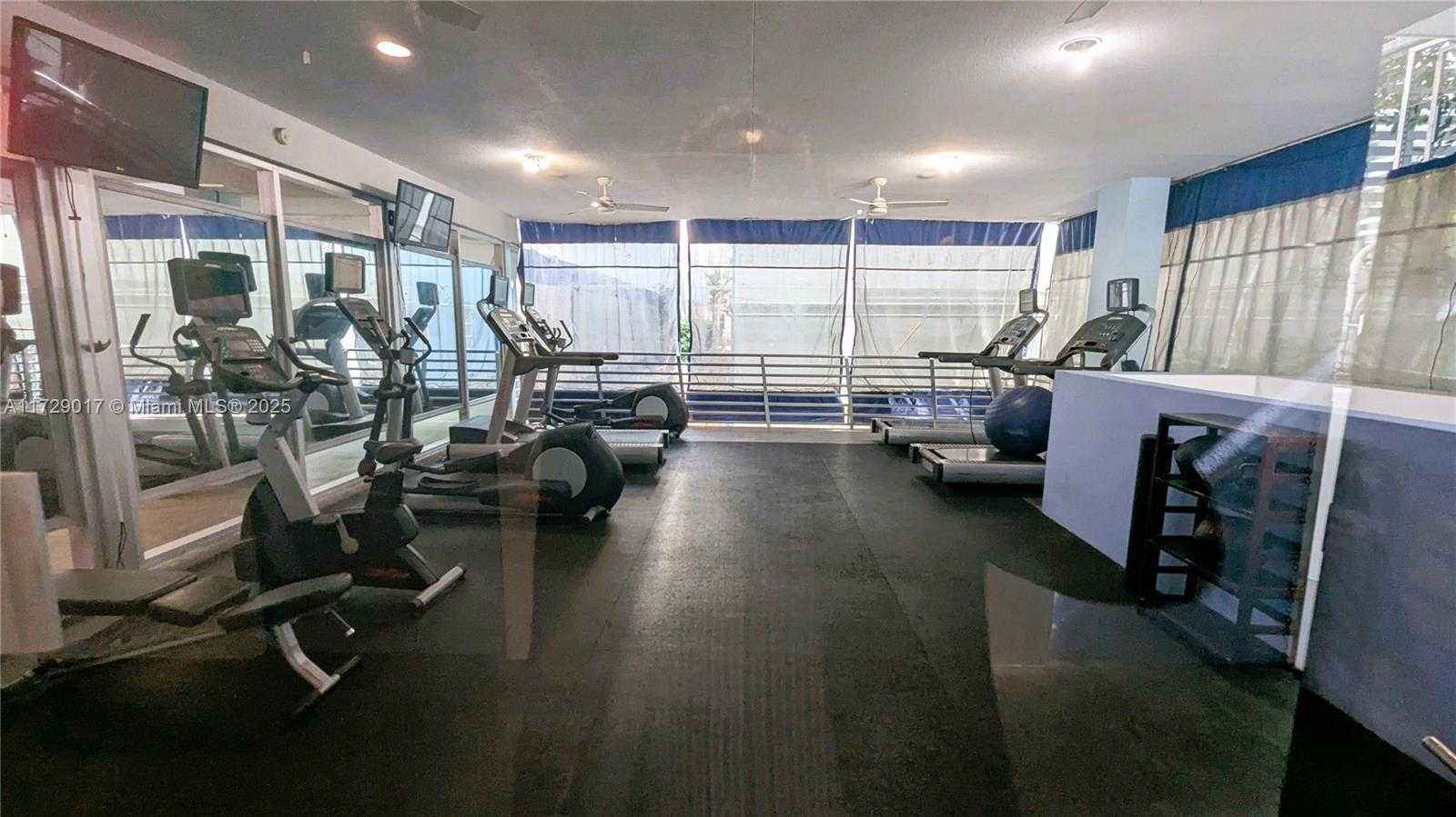 Small Image of 1437 Collins Ave, Miami Beach, FL 33139, USA Number 24