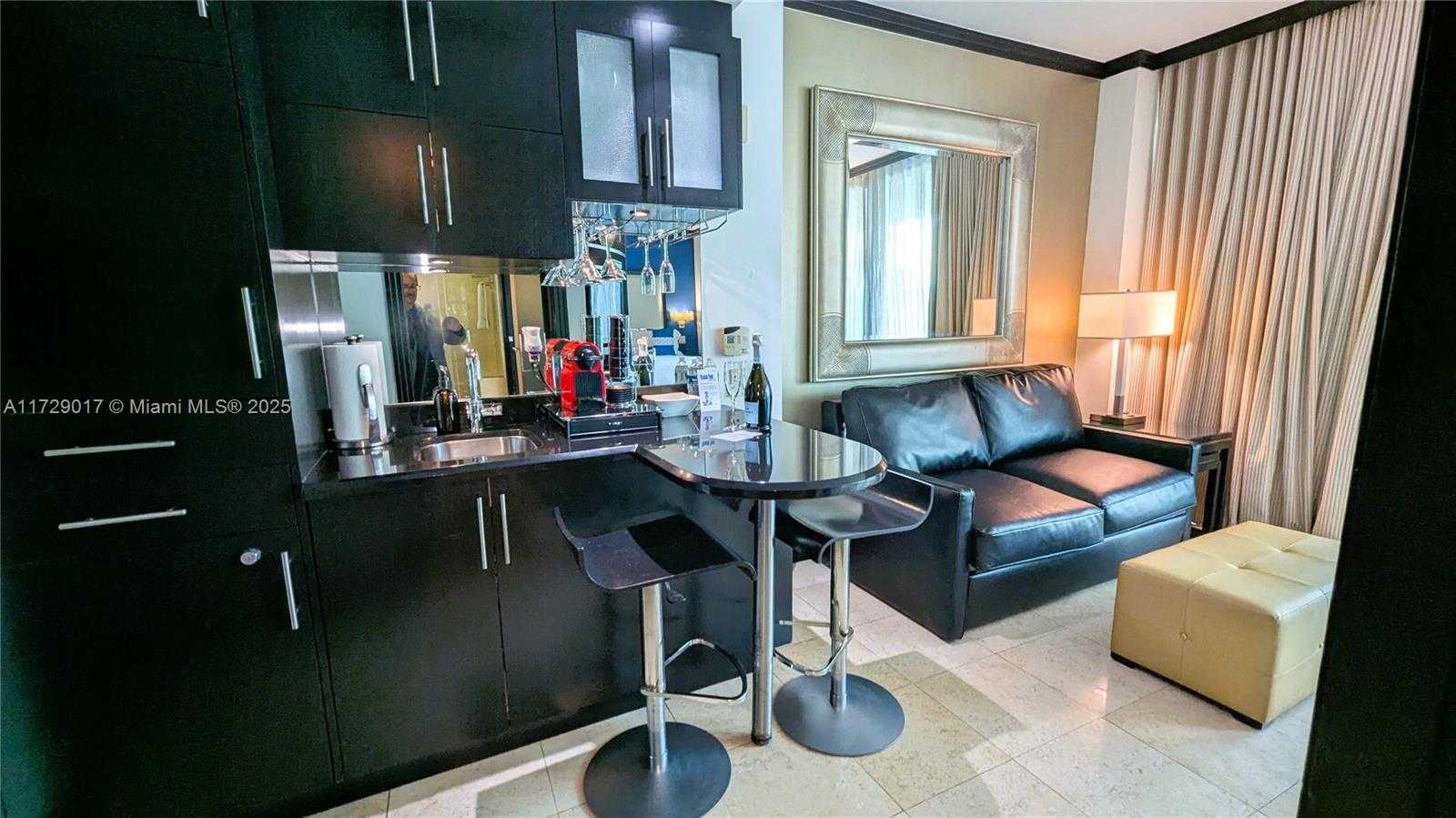 Small Image of 1437 Collins Ave, Miami Beach, FL 33139, USA Number 3