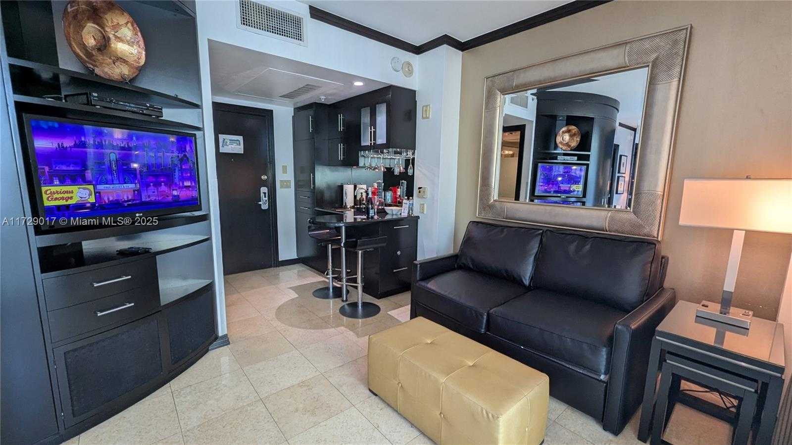 Small Image of 1437 Collins Ave, Miami Beach, FL 33139, USA Number 4