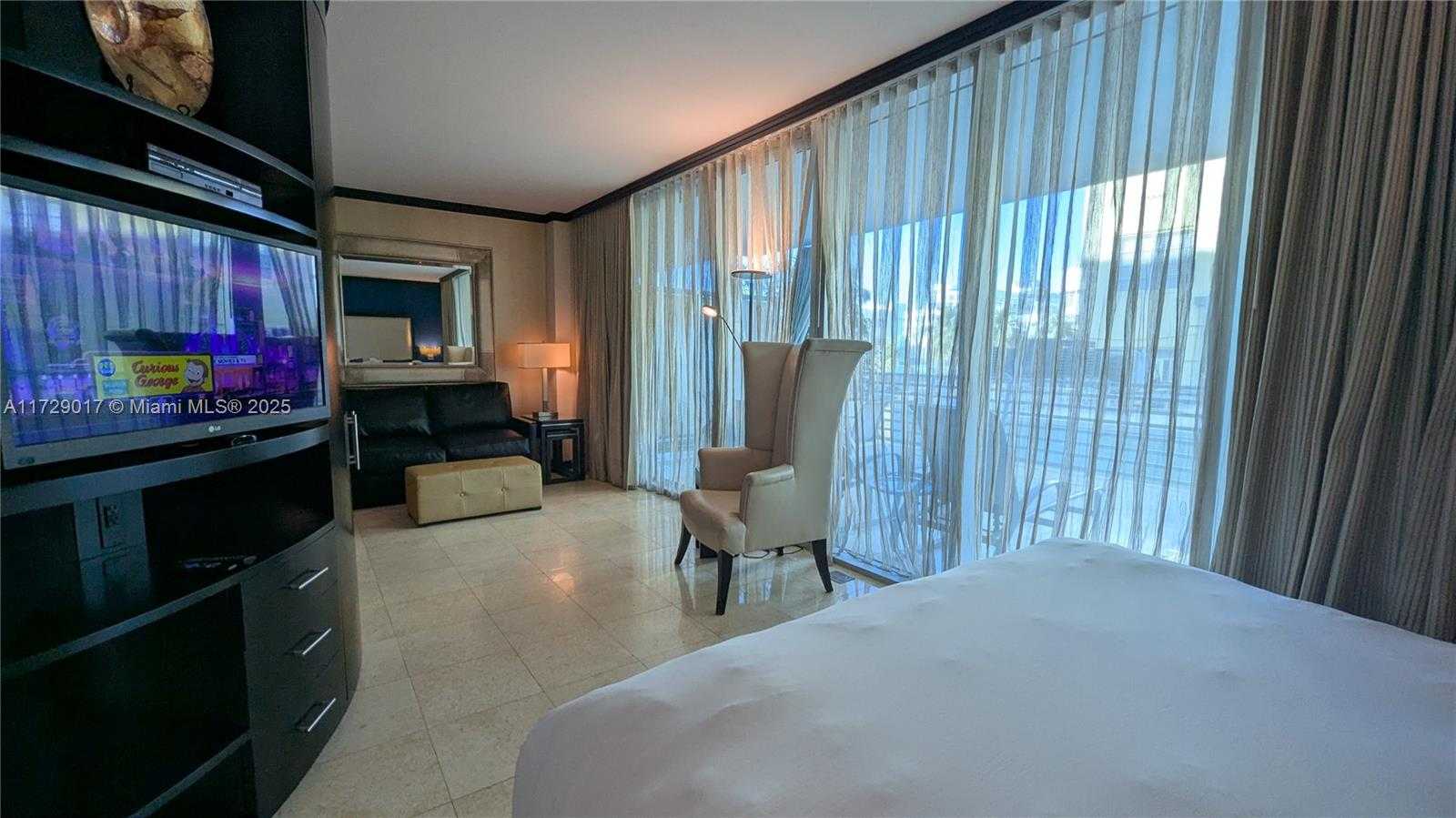 Small Image of 1437 Collins Ave, Miami Beach, FL 33139, USA Number 9