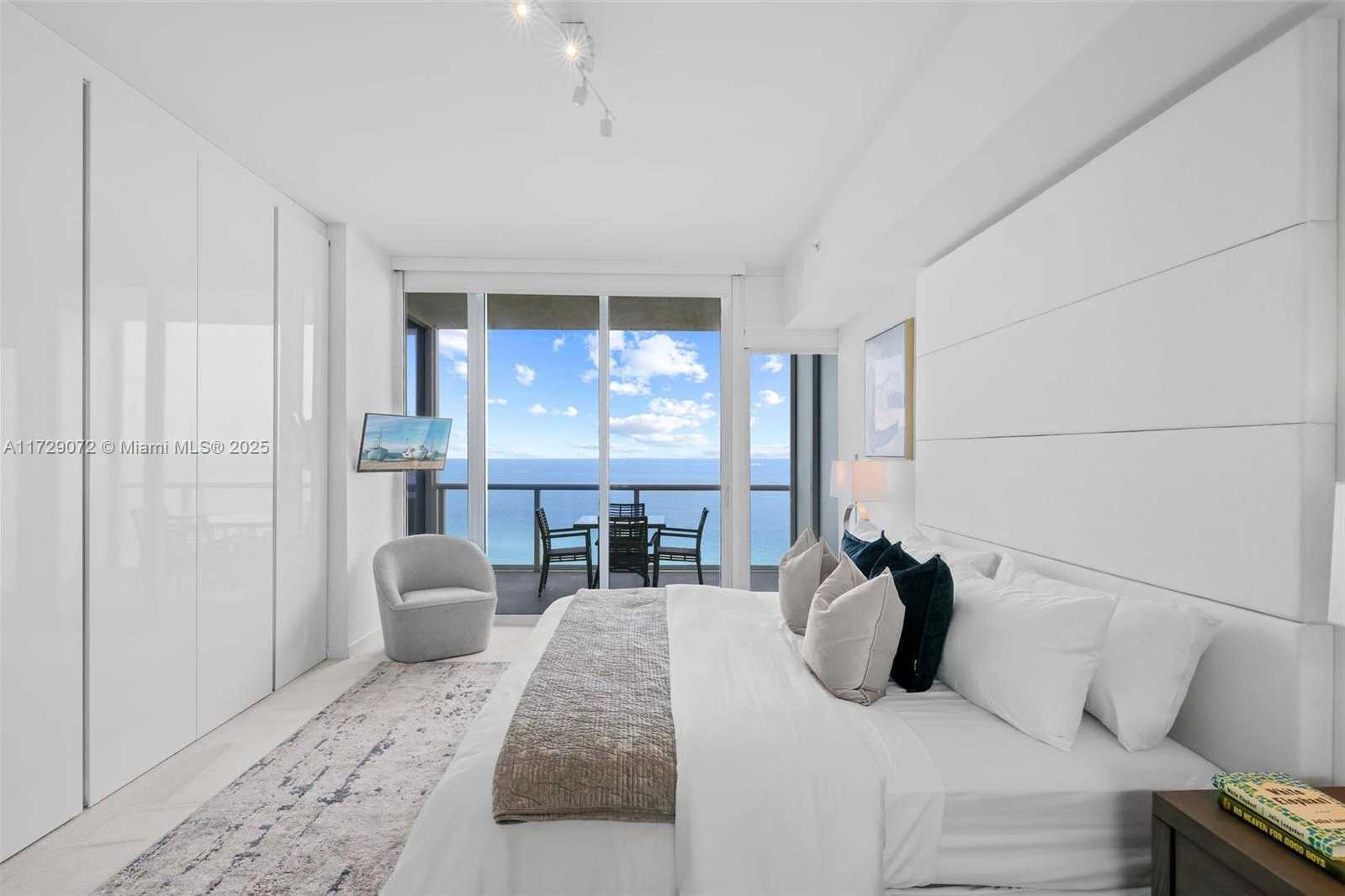 Small Image of 100 SOUTH POINTE DR #2107, Miami Beach Number 19