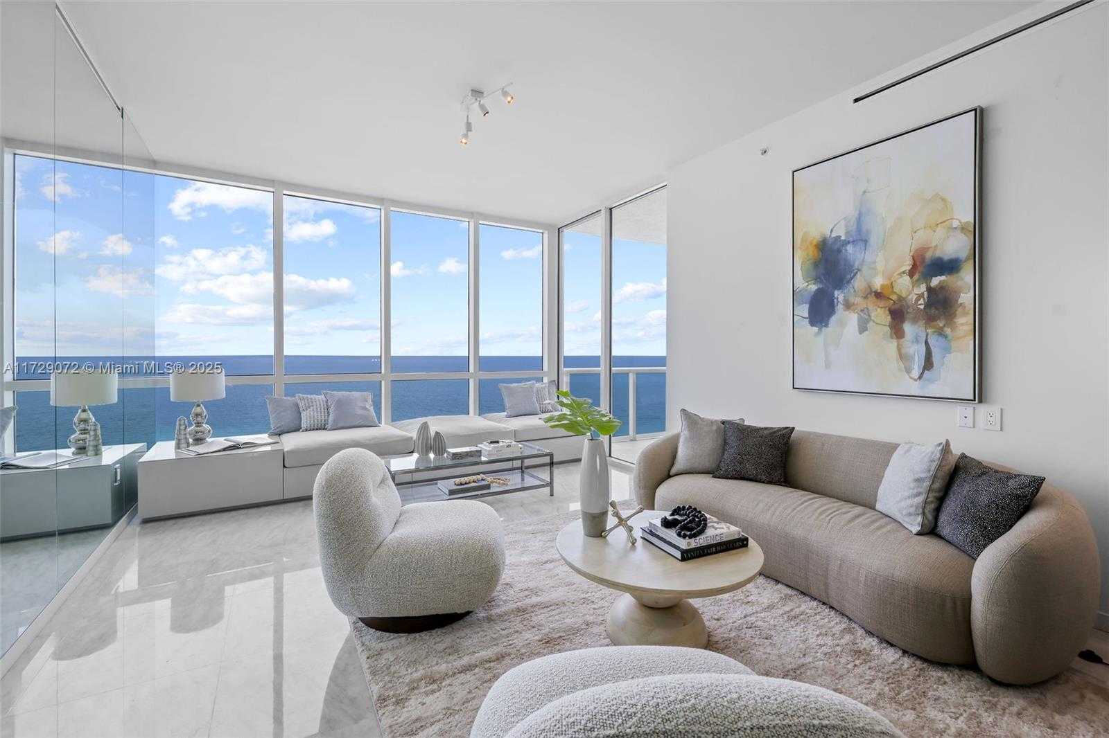 Small Image of 100 SOUTH POINTE DR #2107, Miami Beach Number 2