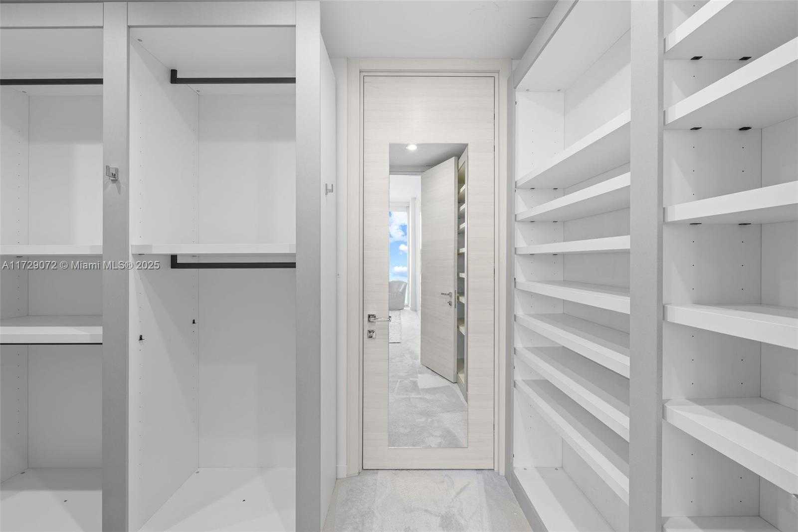 Small Image of 100 SOUTH POINTE DR #2107, Miami Beach Number 21