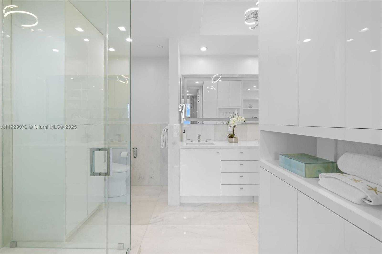 Small Image of 100 SOUTH POINTE DR #2107, Miami Beach Number 24