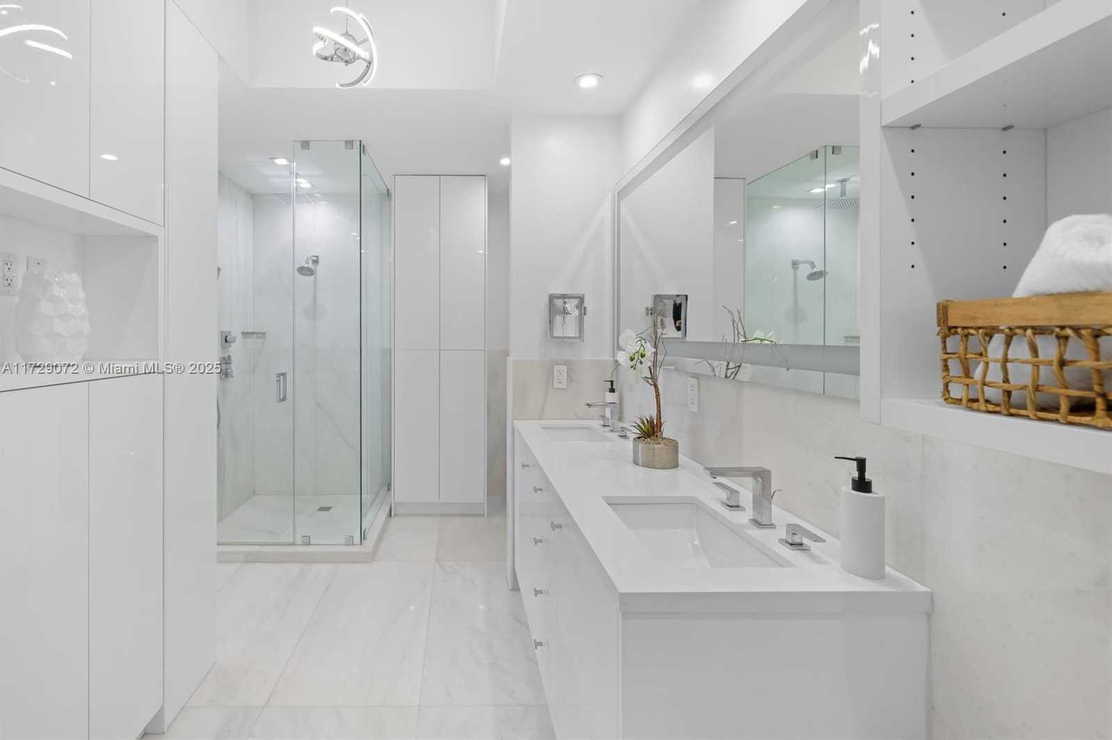 Small Image of 100 SOUTH POINTE DR #2107, Miami Beach Number 25