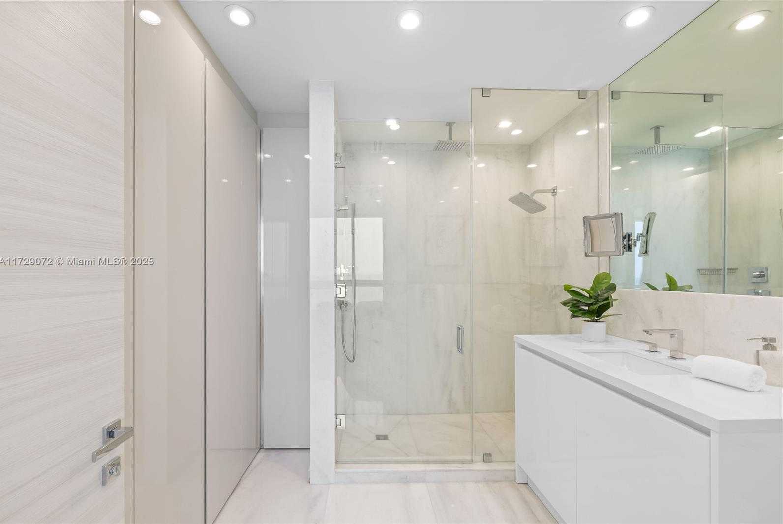 Small Image of 100 SOUTH POINTE DR #2107, Miami Beach Number 30