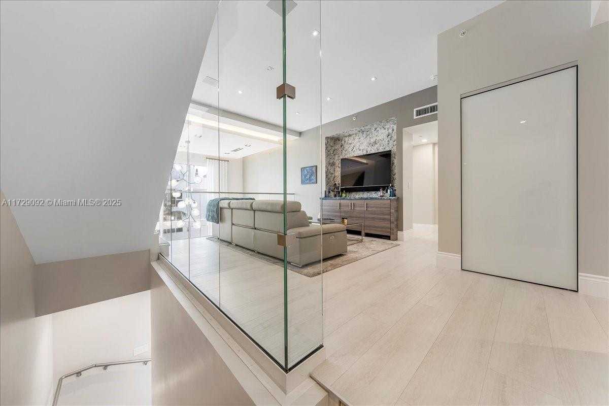 Small Image of 455 NORTH EAST 39TH ST #306, Miami Number 8