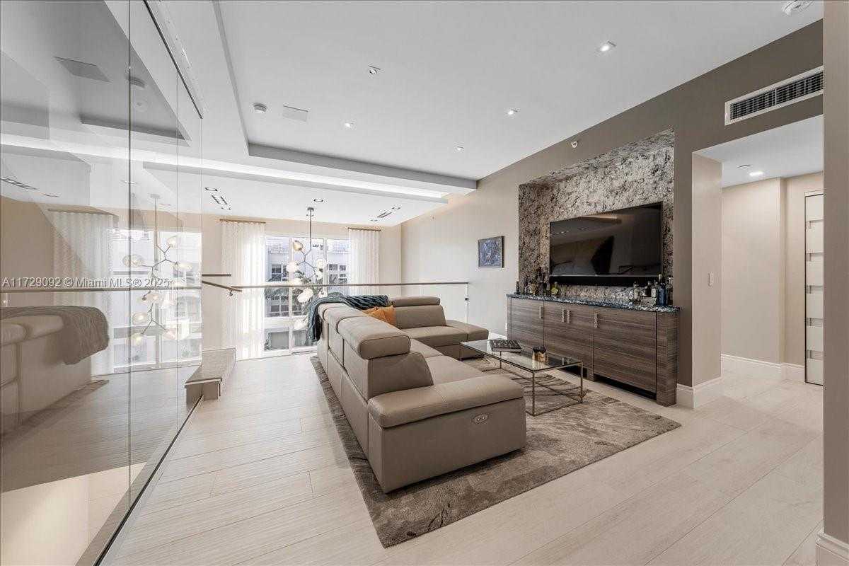 Small Image of 455 NORTH EAST 39TH ST #306, Miami Number 9