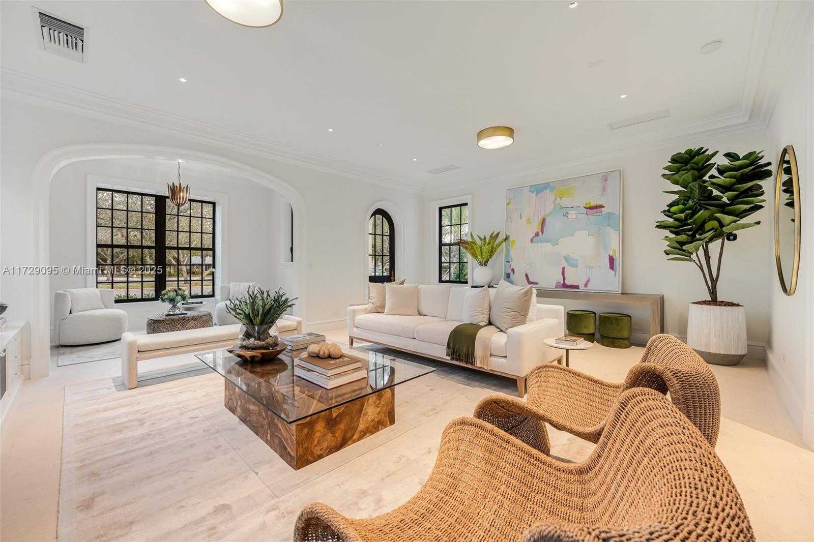 Small Image of 3518 SEGOVIA ST, Coral Gables Number 3