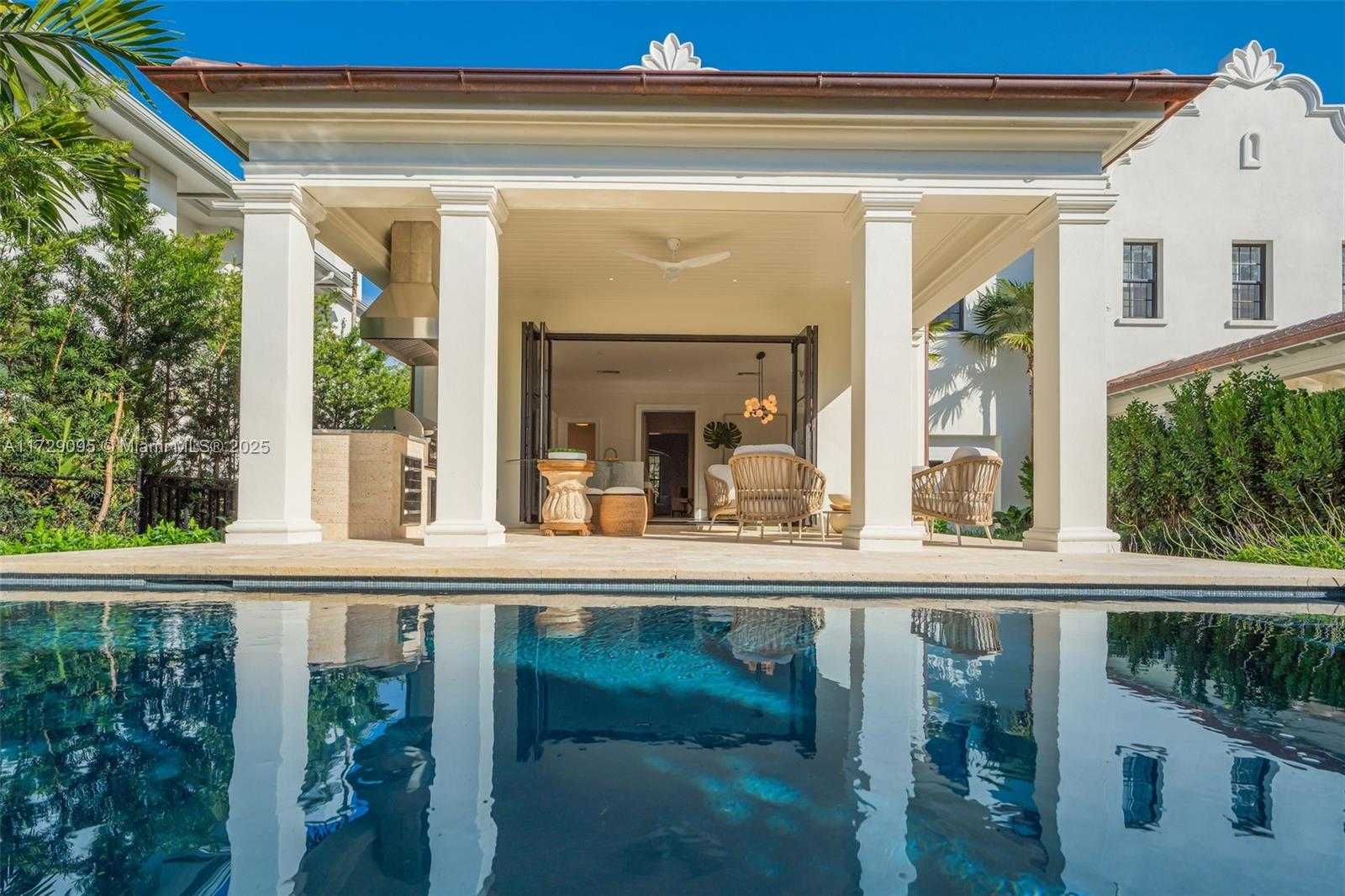 Small Image of 3518 SEGOVIA ST, Coral Gables Number 4