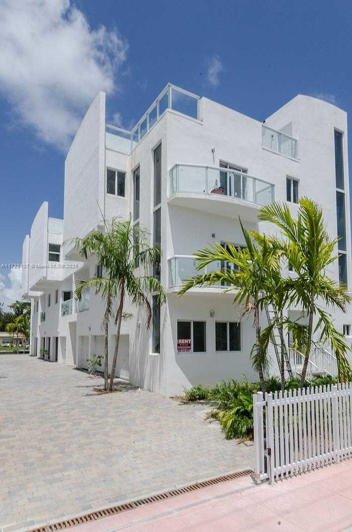 Small Image of 1975 CALAIS DR #5, Miami Beach Number 3
