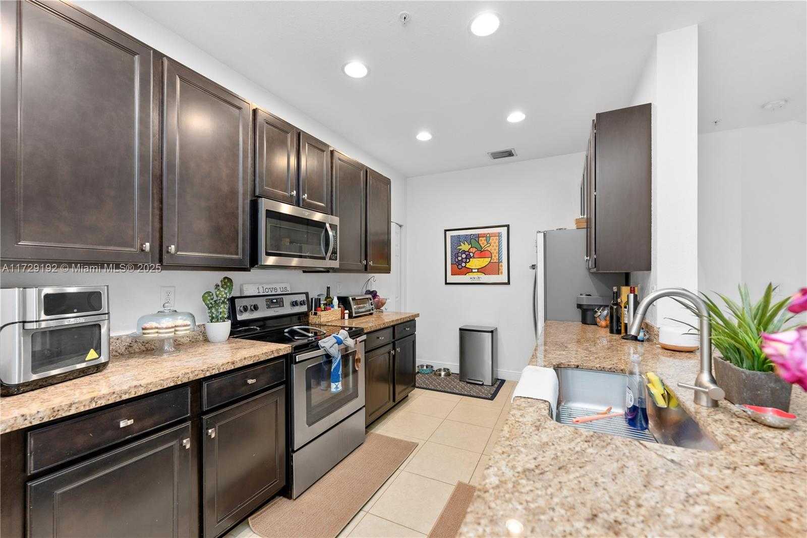 Small Image of 1030 SOUTH WEST 147TH AVE #10610, Pembroke Pines Number 8