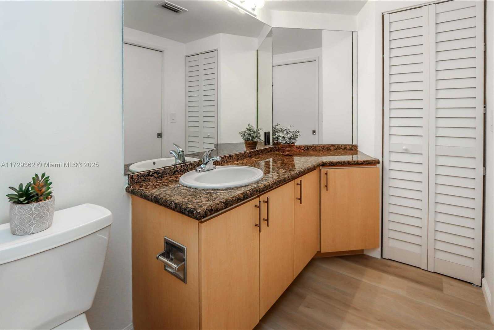 Small Image of 1900 Van Buren St, Hollywood, FL 33020, USA Number 13