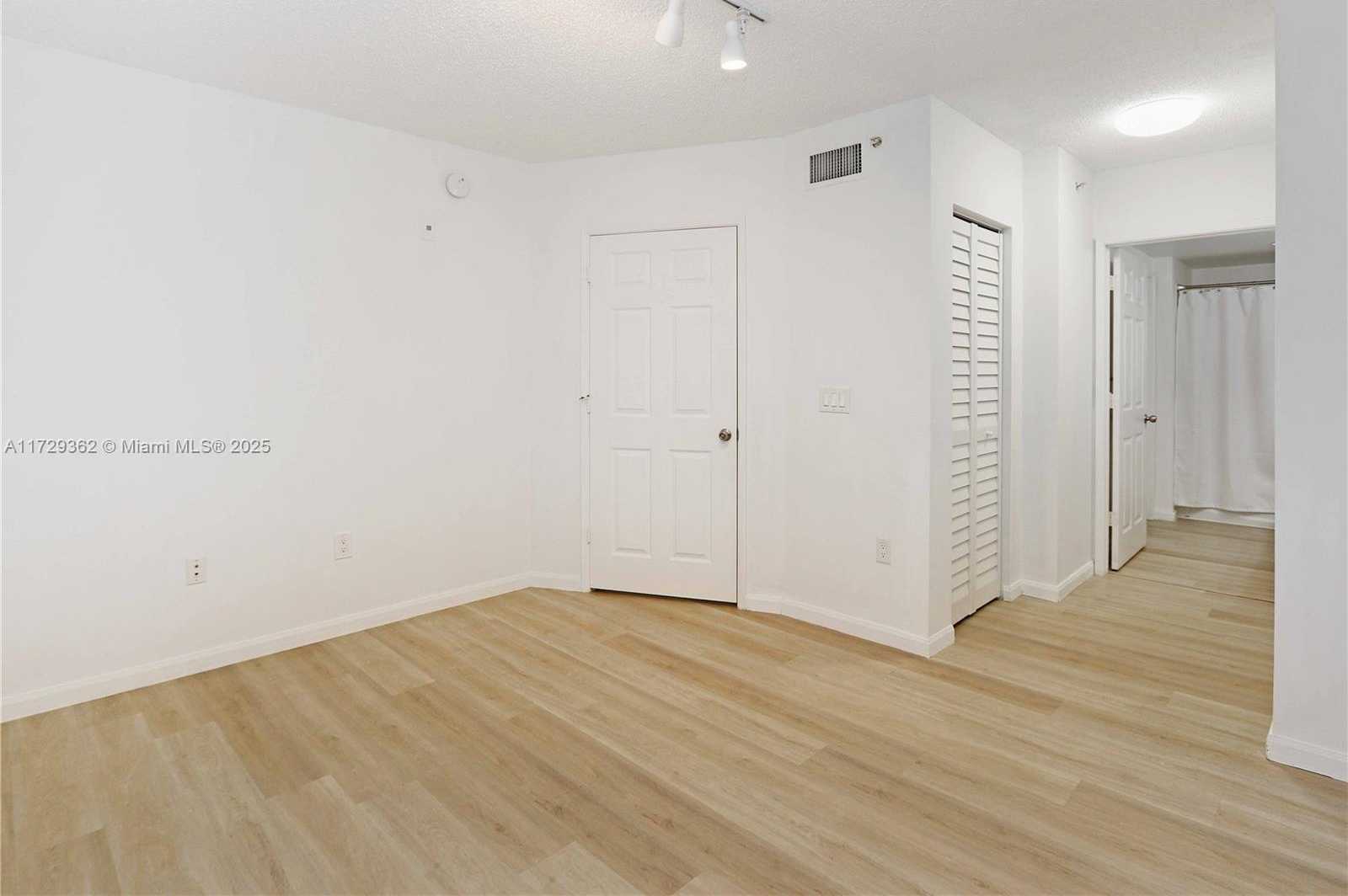 Small Image of 1900 Van Buren St, Hollywood, FL 33020, USA Number 8