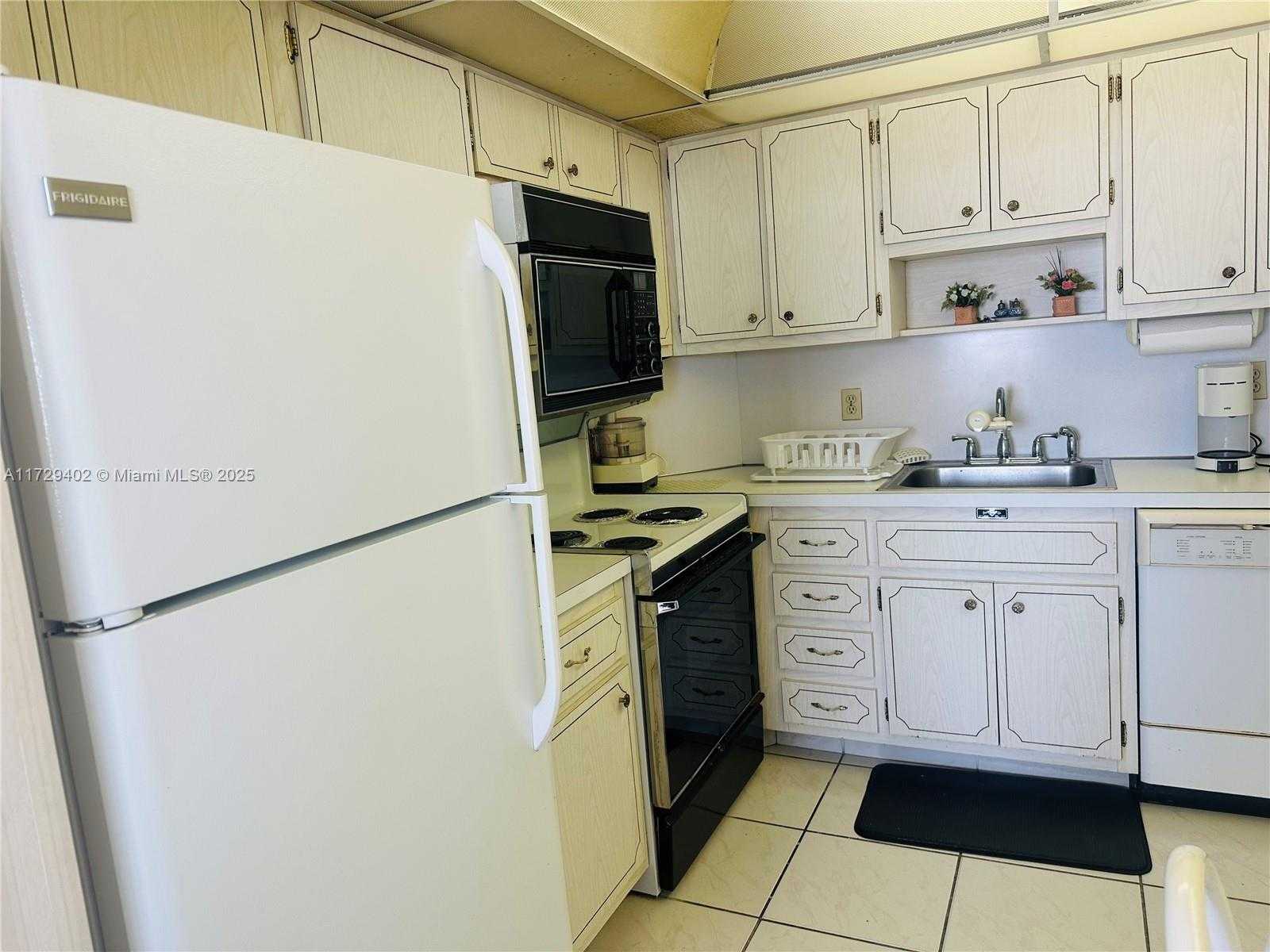 Small Image of 1980 SOUTH OCEAN DR #22P, Hallandale Beach Number 18