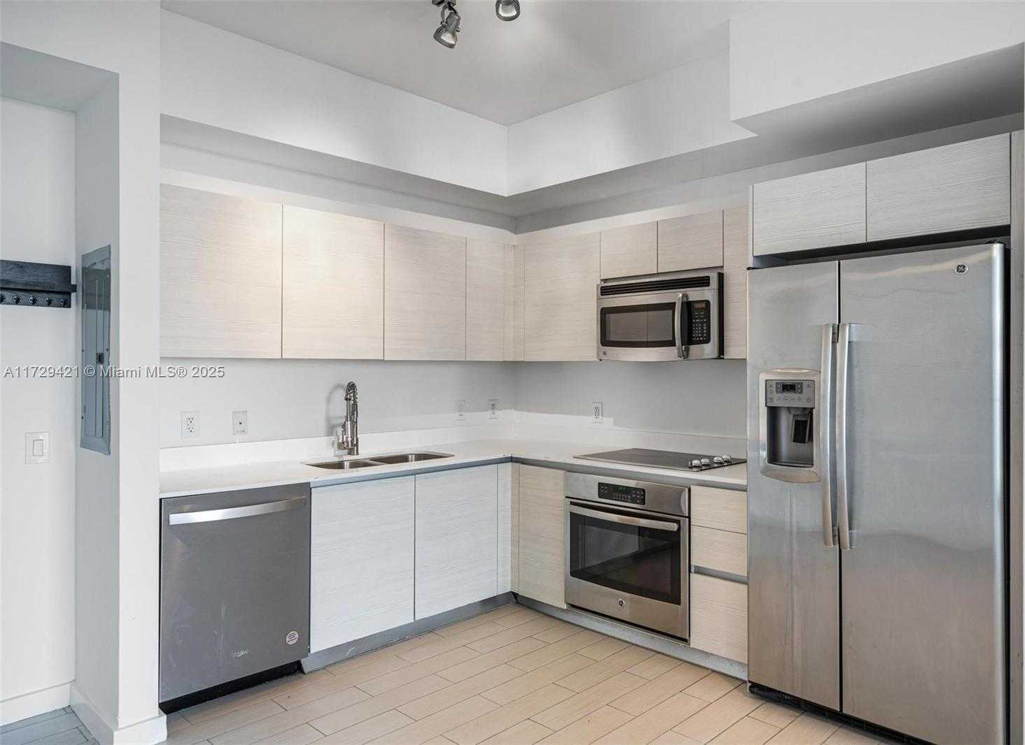 Small Image of 4250 BISCAYNE BLVD #607, Miami Number 2
