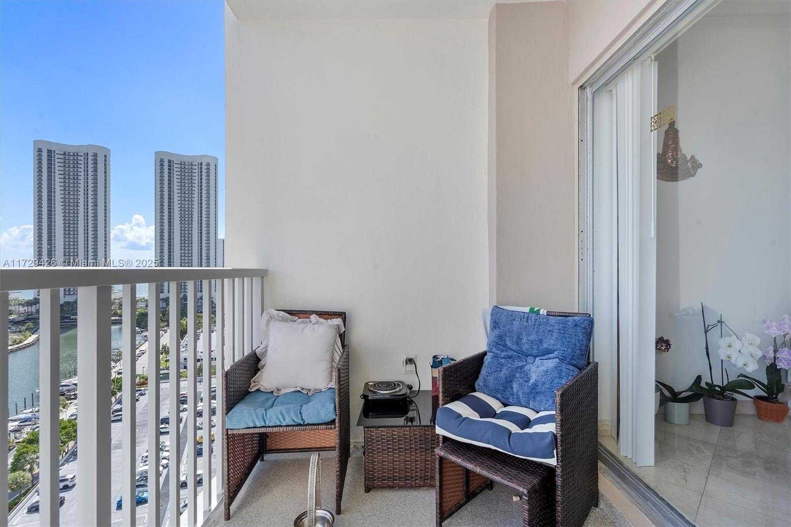 Small Image of 300 BAYVIEW DR #1503, Sunny Isles Beach Number 10