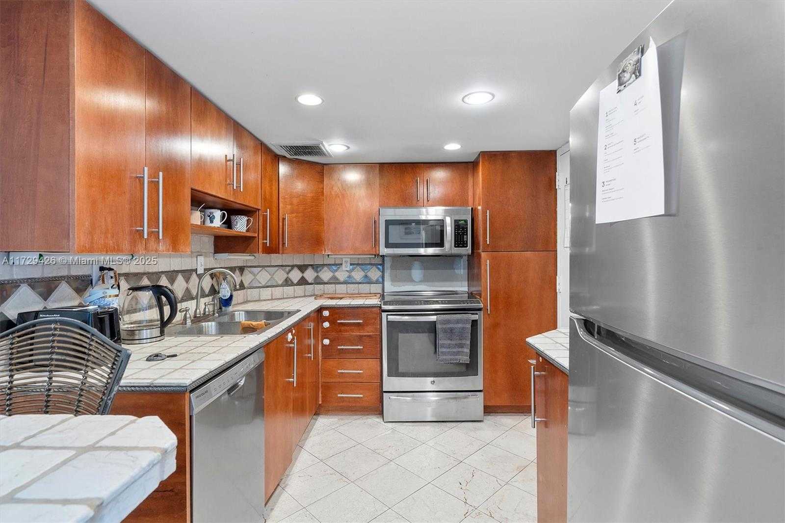Small Image of 300 BAYVIEW DR #1503, Sunny Isles Beach Number 19