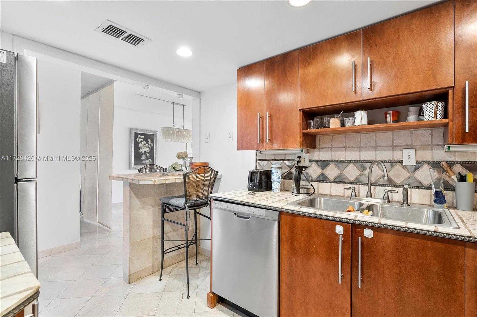 Small Image of 300 BAYVIEW DR #1503, Sunny Isles Beach Number 22