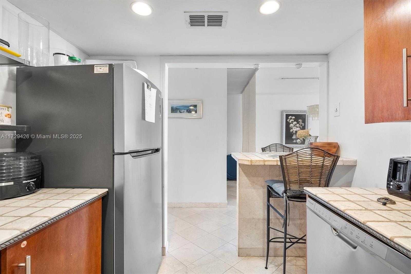 Small Image of 300 BAYVIEW DR #1503, Sunny Isles Beach Number 23