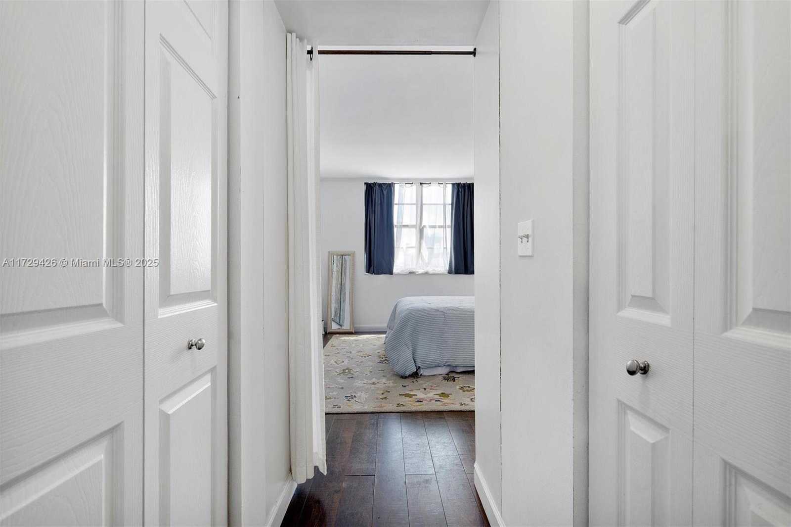 Small Image of 300 BAYVIEW DR #1503, Sunny Isles Beach Number 25