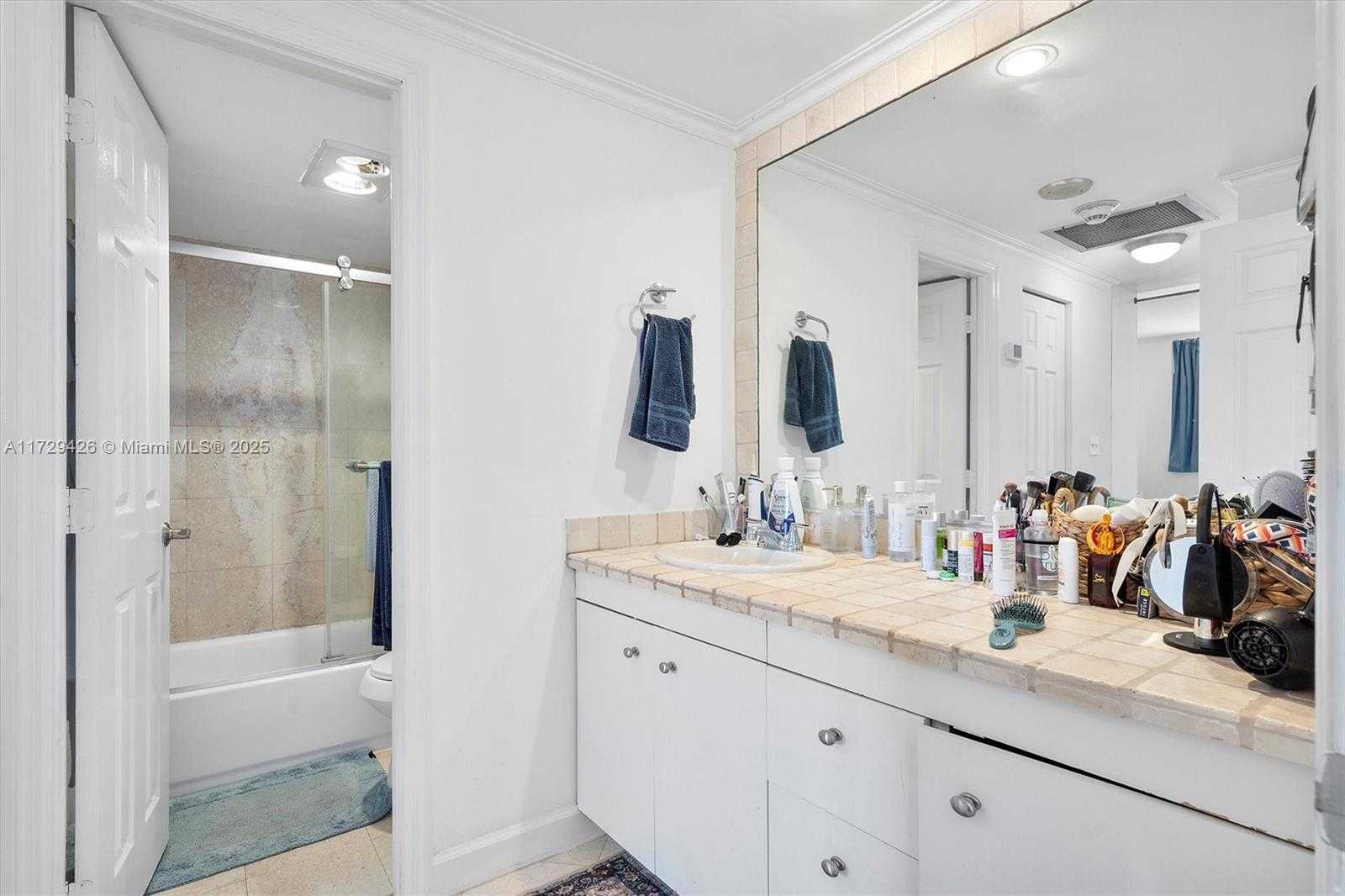 Small Image of 300 BAYVIEW DR #1503, Sunny Isles Beach Number 30