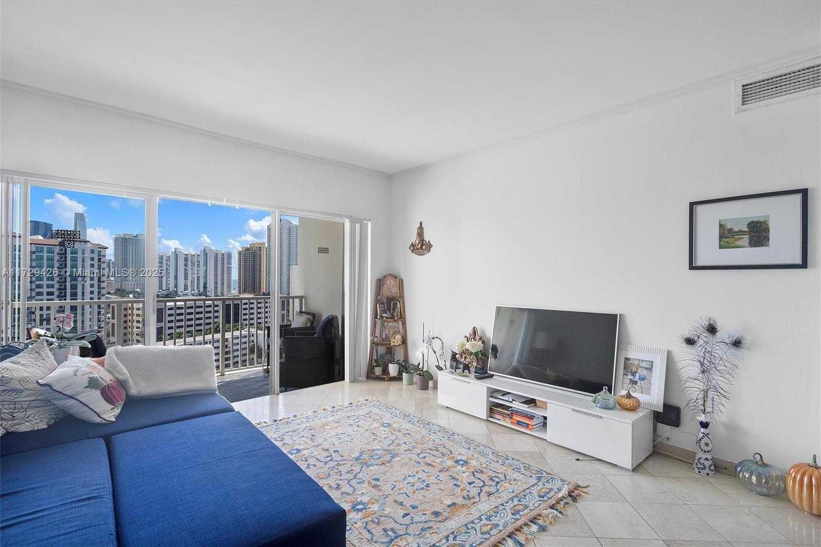 Small Image of 300 BAYVIEW DR #1503, Sunny Isles Beach Number 6