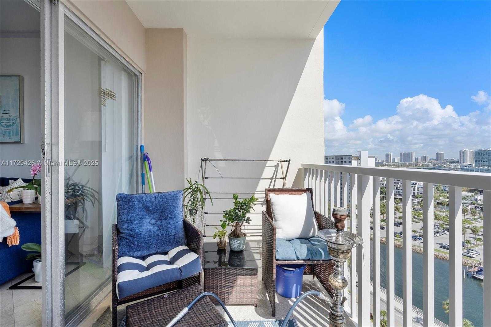 Small Image of 300 BAYVIEW DR #1503, Sunny Isles Beach Number 9
