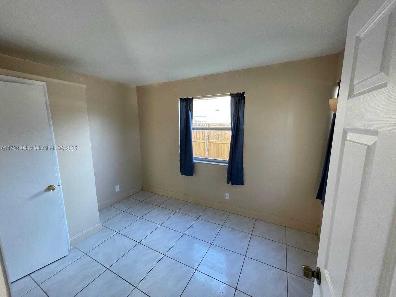 Small Image of 7931 SW 8th Ct, North Lauderdale, FL 33068, USA Number 4