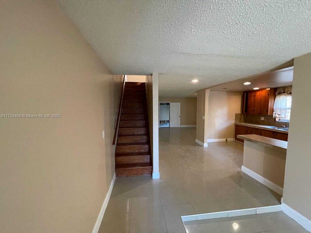 Small Image of 7931 SW 8th Ct, North Lauderdale, FL 33068, USA Number 5