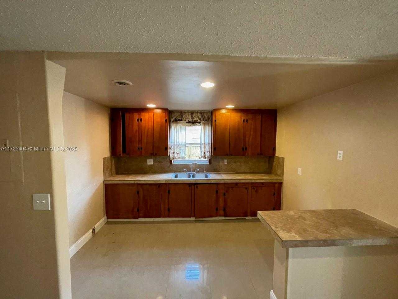 Small Image of 7931 SW 8th Ct, North Lauderdale, FL 33068, USA Number 6