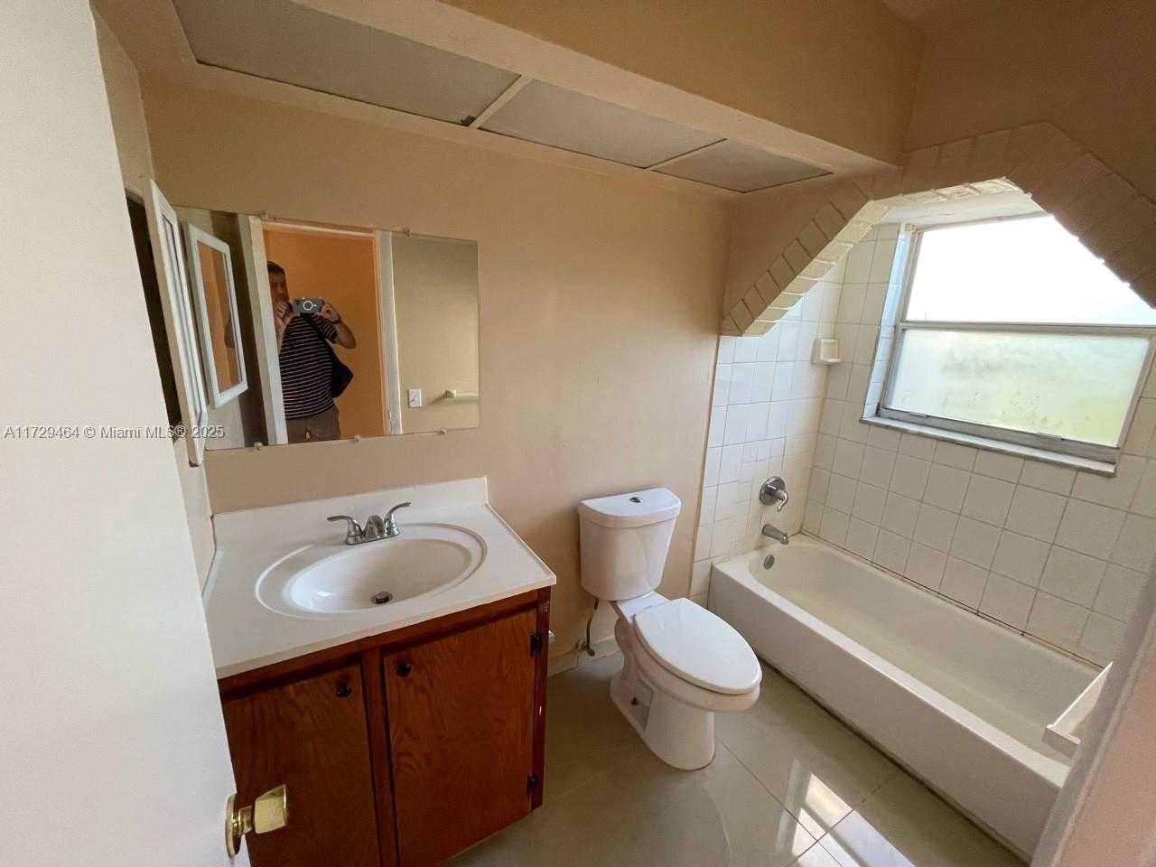 Small Image of 7931 SW 8th Ct, North Lauderdale, FL 33068, USA Number 9