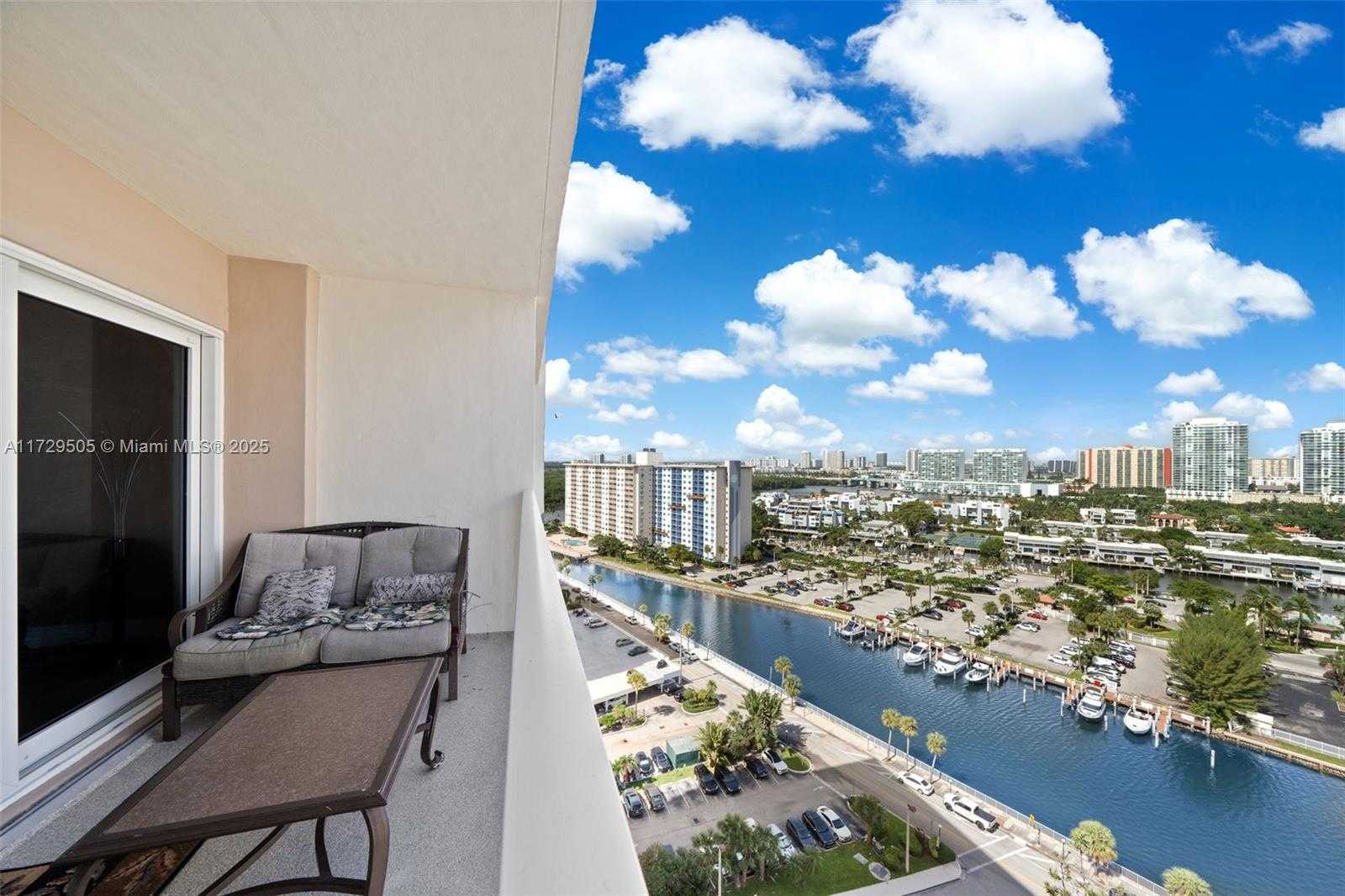 Small Image of 300 BAYVIEW DR #1707, Sunny Isles Beach Number 11