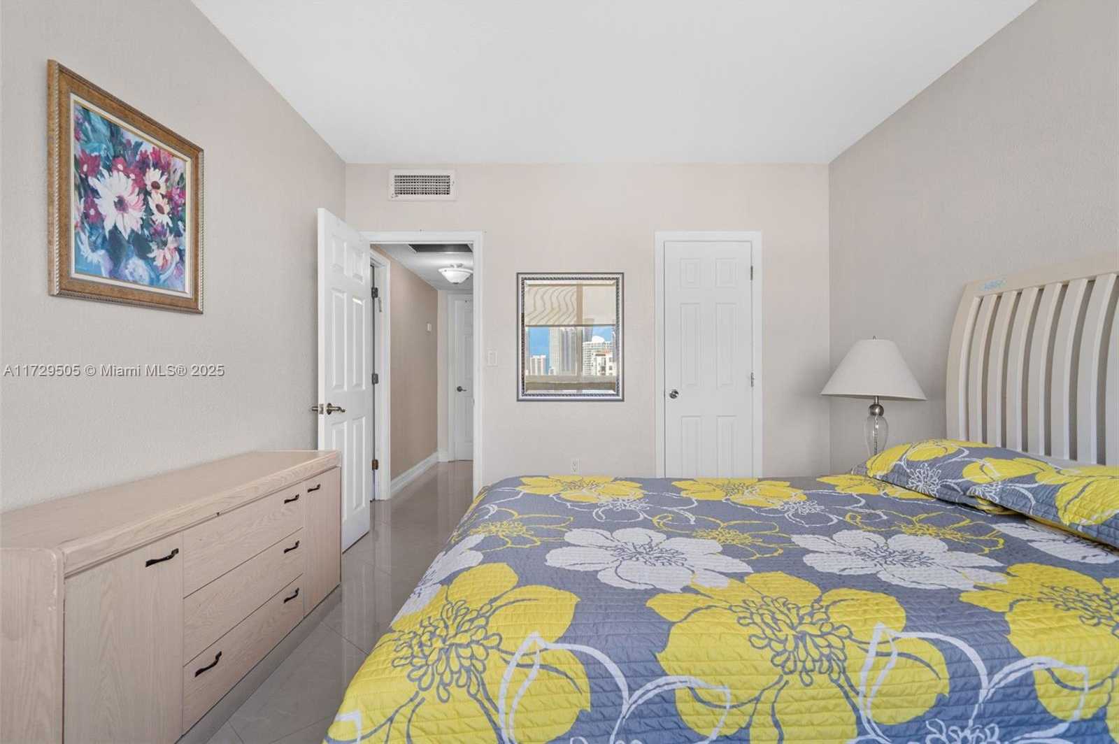 Small Image of 300 BAYVIEW DR #1707, Sunny Isles Beach Number 14